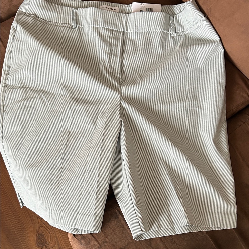 Penningtons Women's Light Gray Bermudas